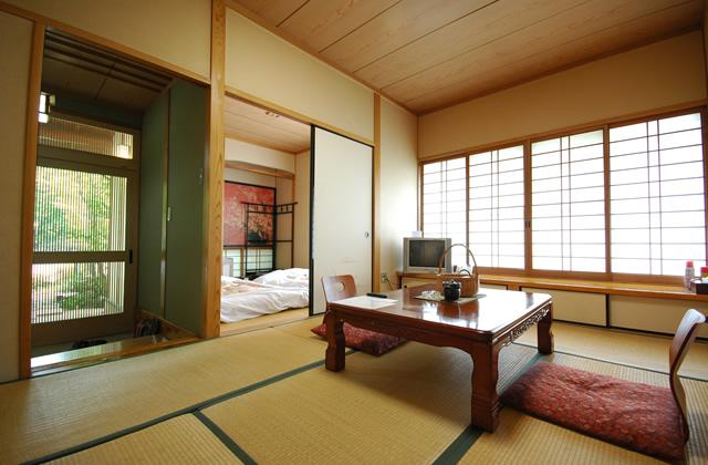 スタッフ同士助け合いながら楽しく働いています♪