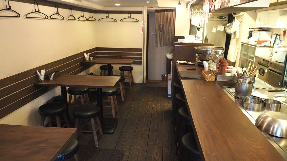 落ち着いた店内