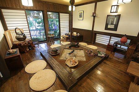 チームワークで助け合いながら楽しく働いています。