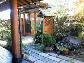 チームワークで助け合いながら楽しく働いています♪