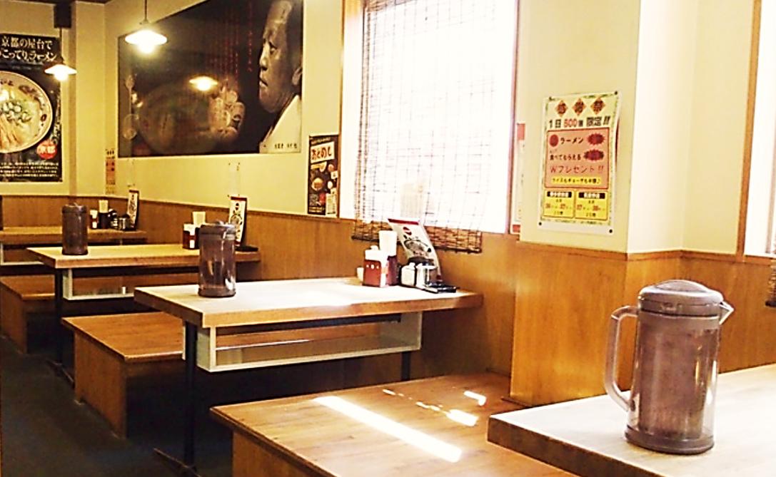 すっきりとした清潔感ある店内です。