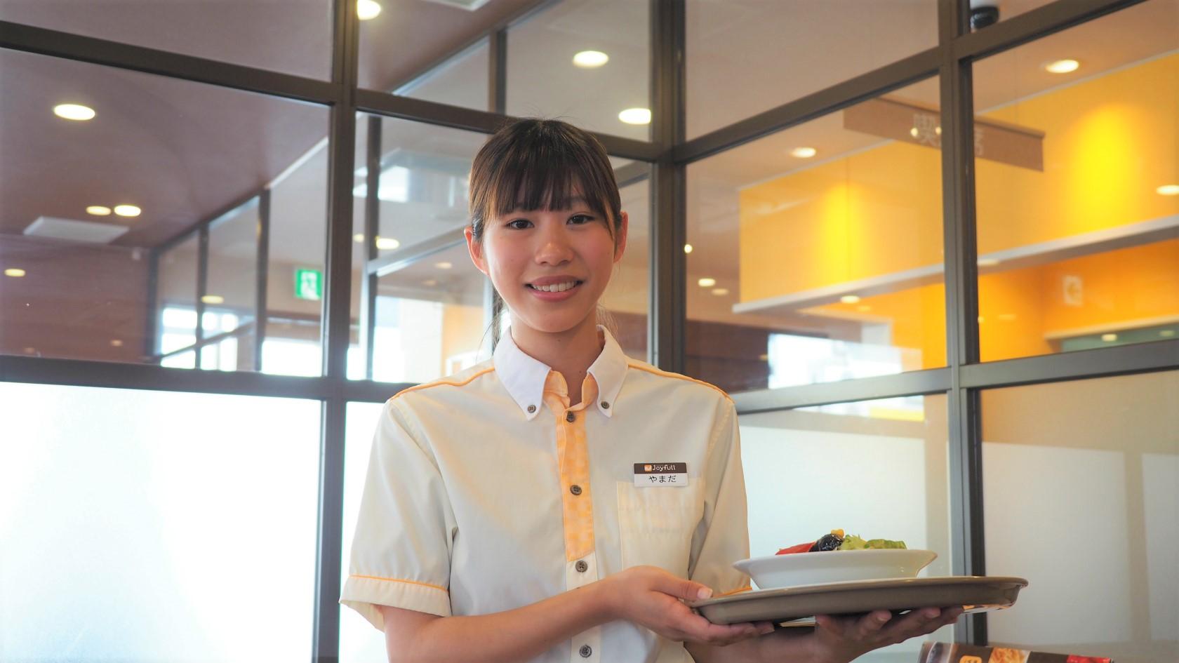  接客を通して色んなマナーも学べます。