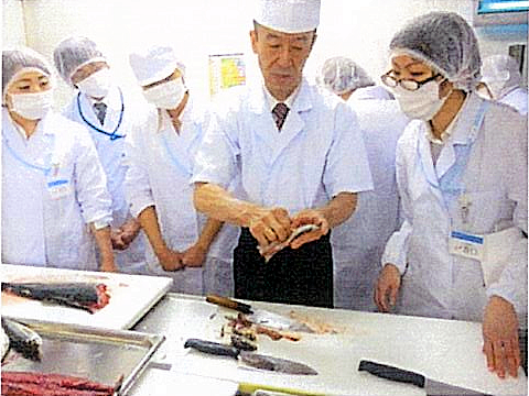 「おいしい給食の追求」がテーマの真心のこもった食事を提供