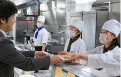 周りのスタッフがしっかりサポートしますので安心です◎