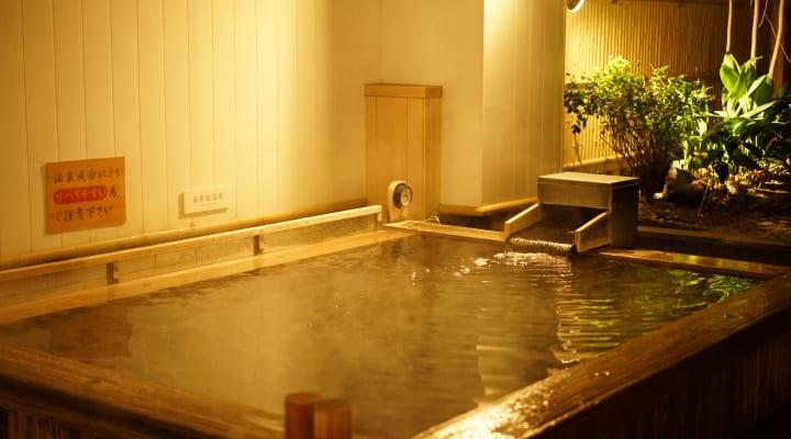 仕事終わりの温泉も無料！