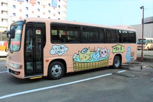 送迎用の中型バス