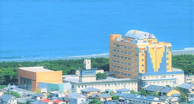 郊外にあるので車で楽々通勤できます。